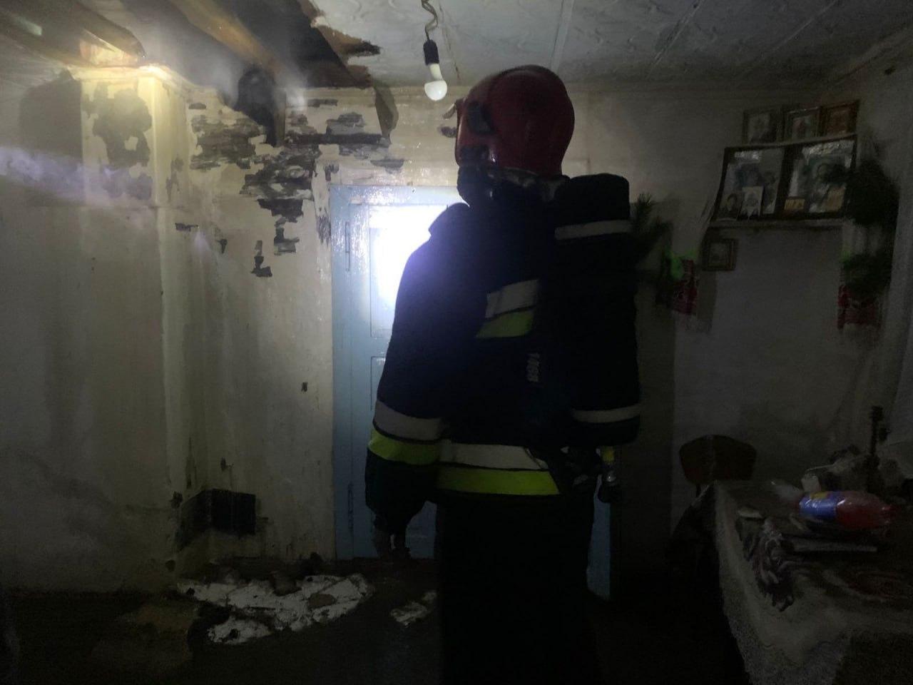 Вогнеборці на Рівненщині оперативно ліквідували пожежу у будинку