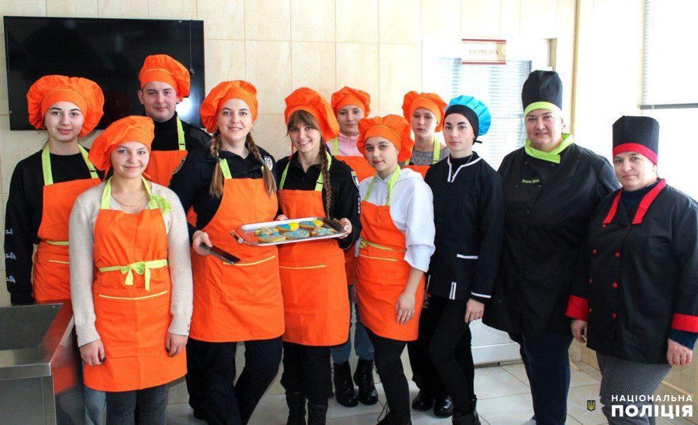 Учасники випічки для Захисників.