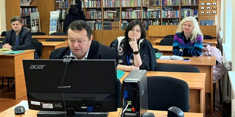 Вчителі беруть участь у конкурсі.