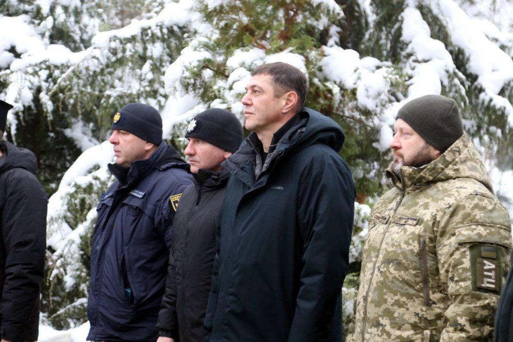 Під час відкриття стели.