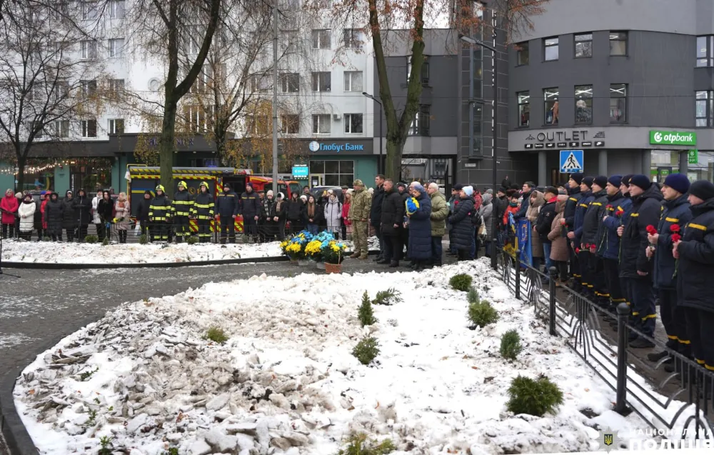 Під час вшанування пам'яті ліквідаторів Чорнобильської катастрофи.