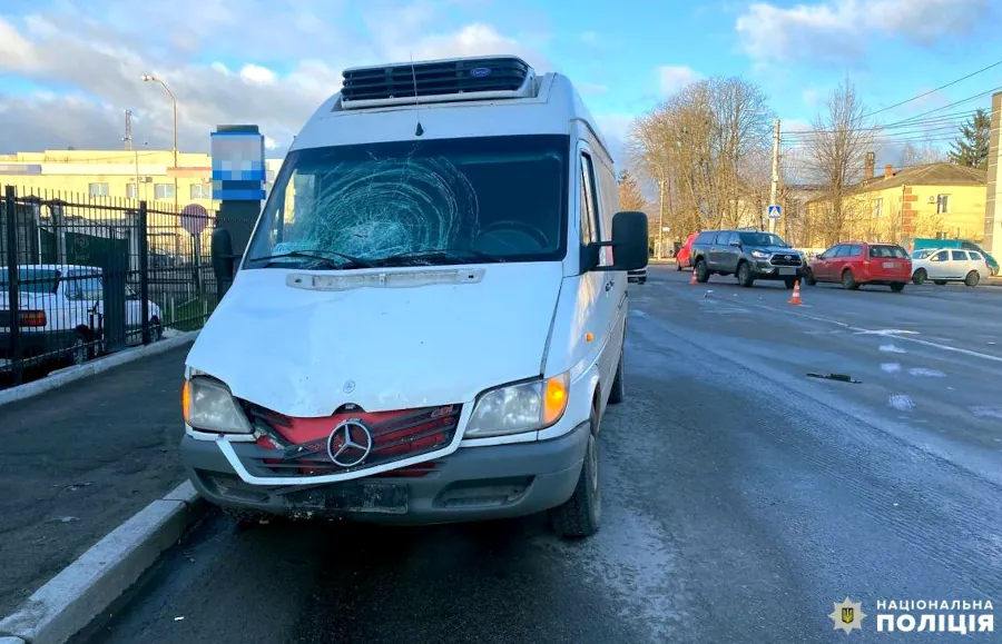 Авто яке збило пішохода.