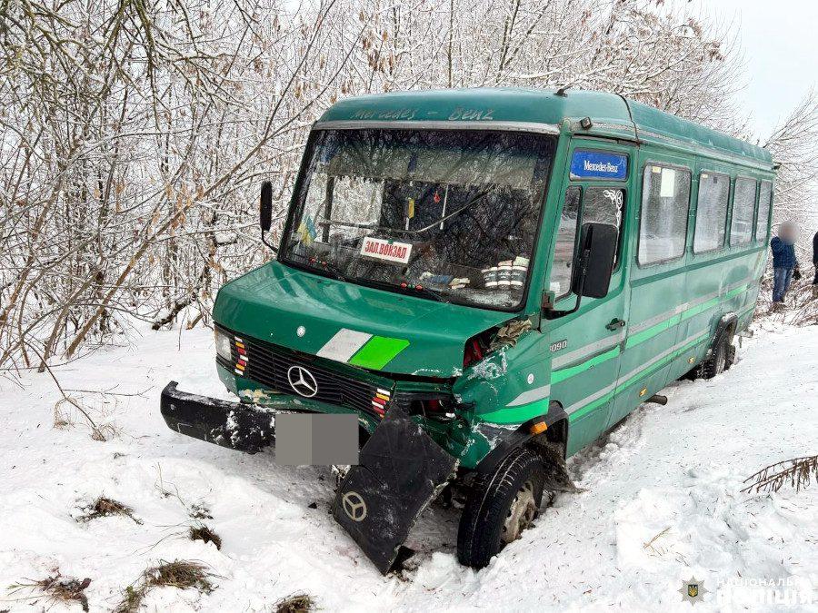 Розбита маршрутка.