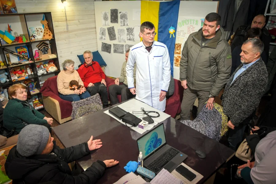 Артем Лисогор відвідує переселенців з Луганщини.