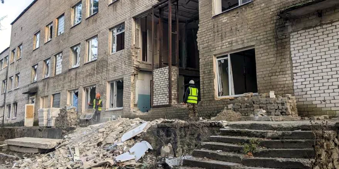 Пошкоджена лікарня в Балаклії.