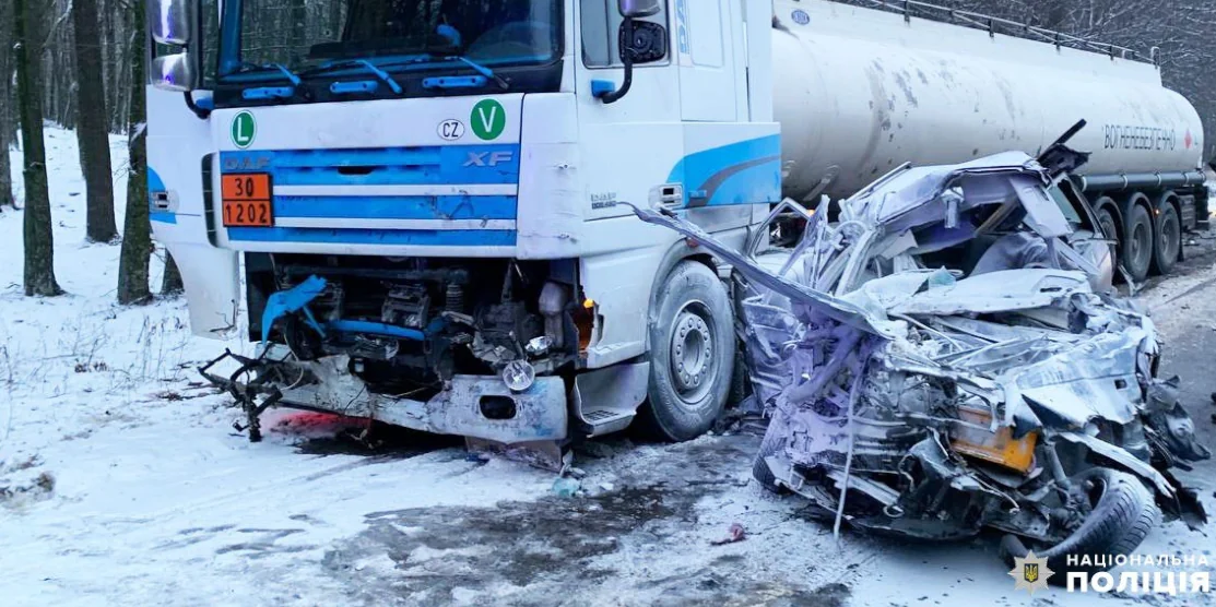 Вантажівка і авто.