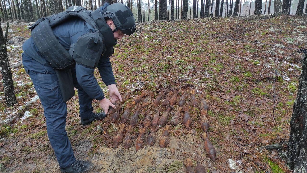 понад 30 мін