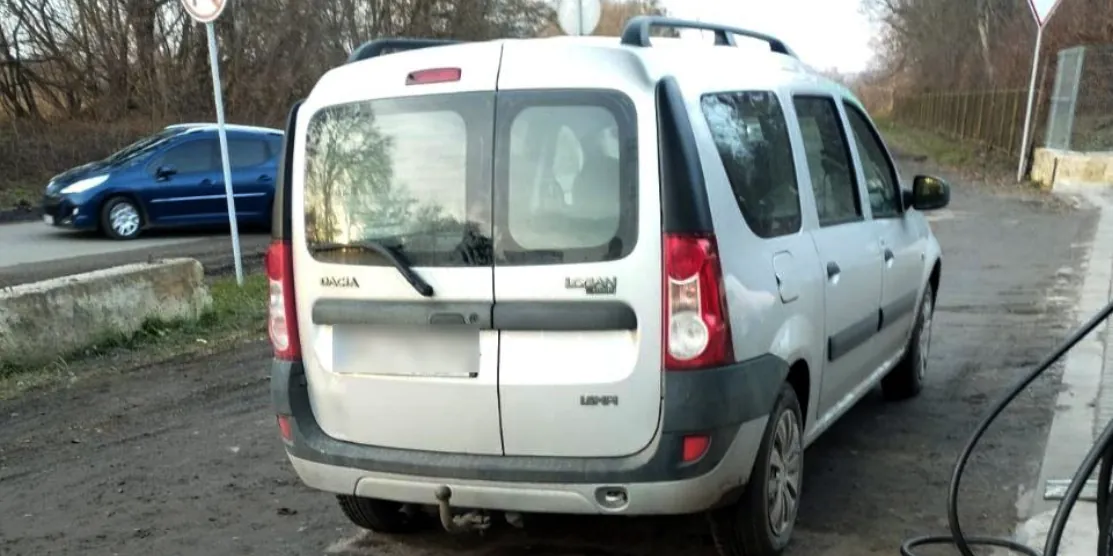 Зупинене авто.