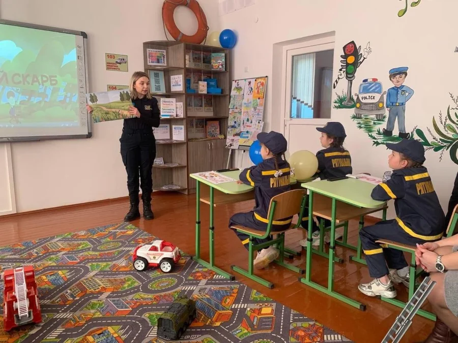В класі безпеки.