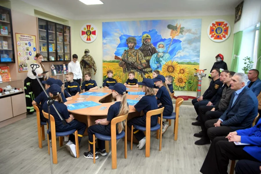 В класі безпеки.