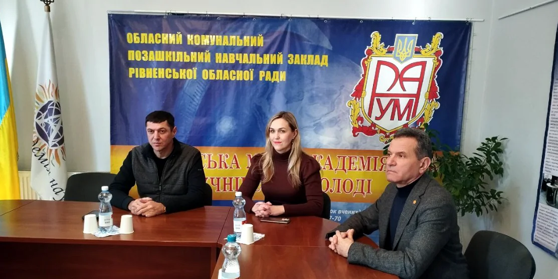 Під час нагородження молодої наукової еліти в Рівненській Малій академії наук.