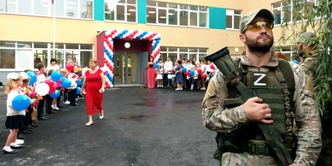 Окупант у школі на ТОТ.