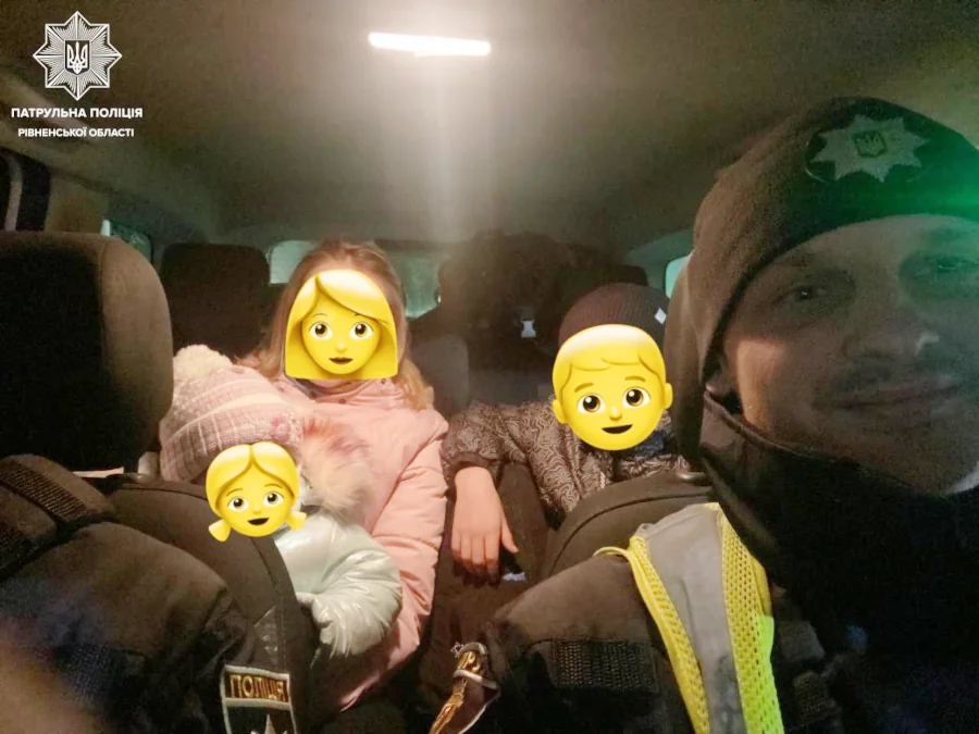 Мама з дітьми.