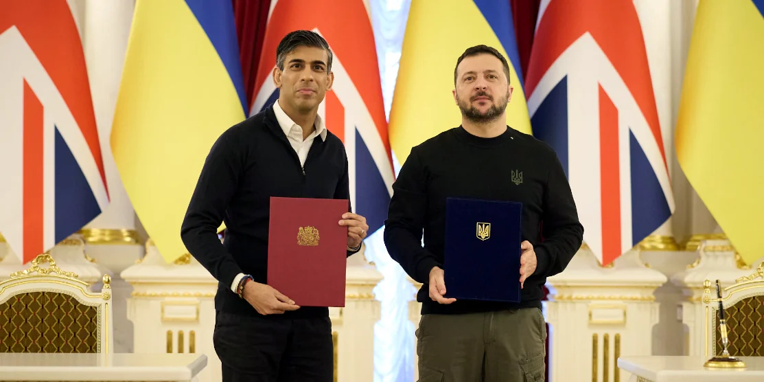 Підписи під документом поставили президент України Володимир Зеленський та прем'єр-міністр Великобританії Ріші Сунак.