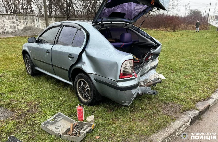 Пошкоджене авто.