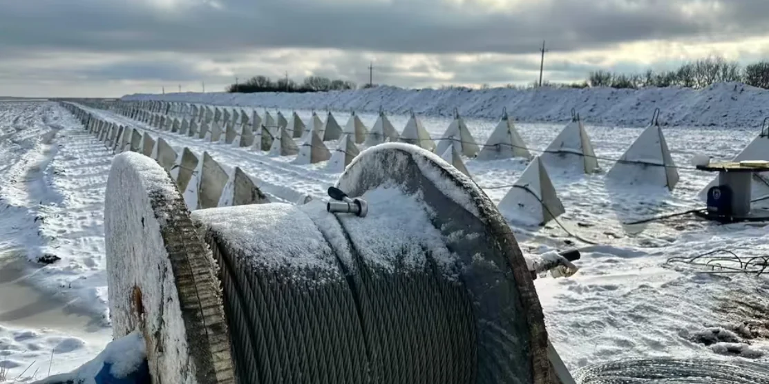 Російські оборонні споруди в Білгородській області на кордоні з Україною.