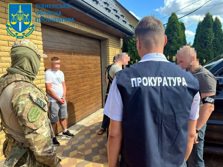 Працюють правоохоронці.