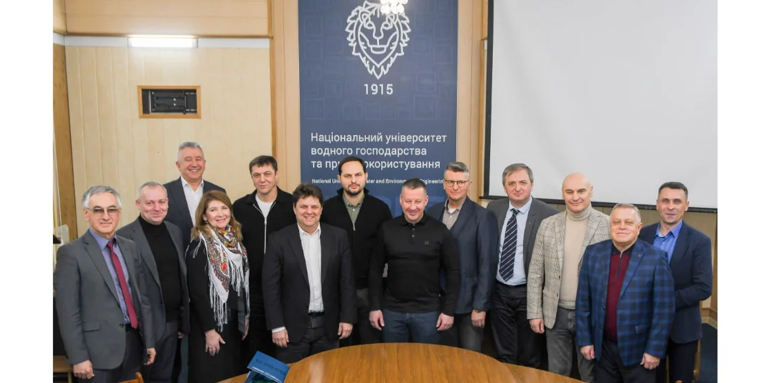 Учасники обговорення.