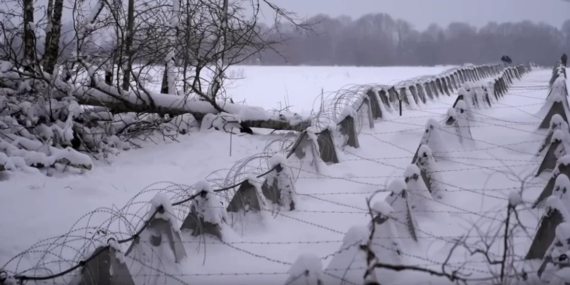 Загородження на кордоні.