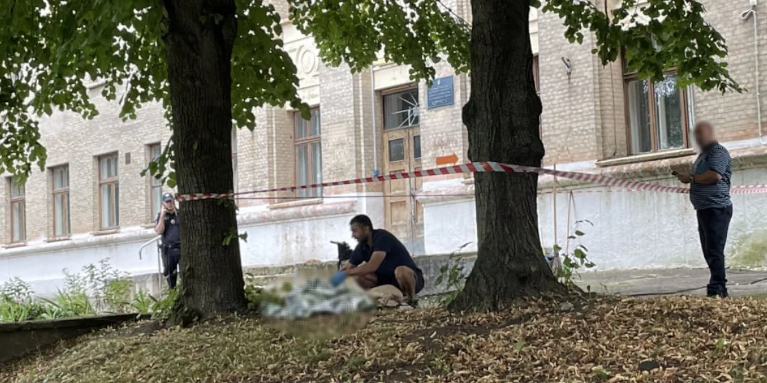 Місце вбивства і тіло жертви.