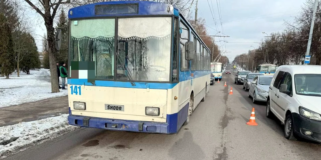 Тролейбус, місце випадку.