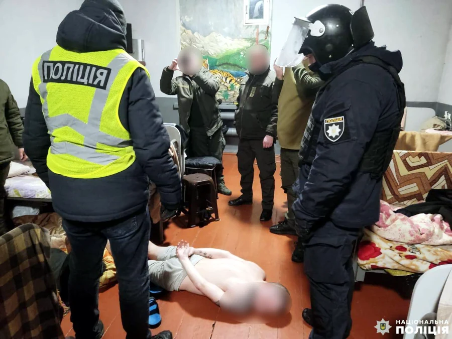 Працює поліція.