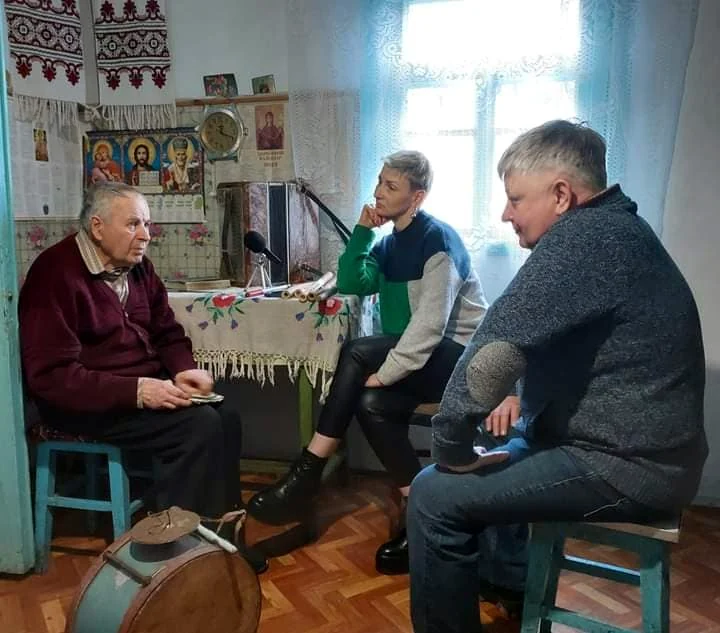 Ірина Рачковська-Баковецька і Юрій Ковальчук відвідують 90-річного Адама Ляховича.