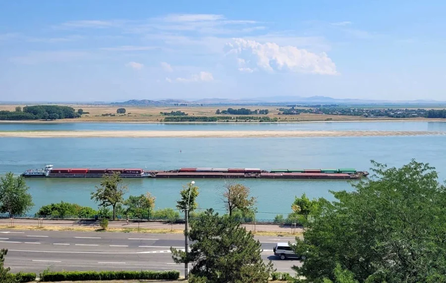 Баржі Дунайського пароплавства.