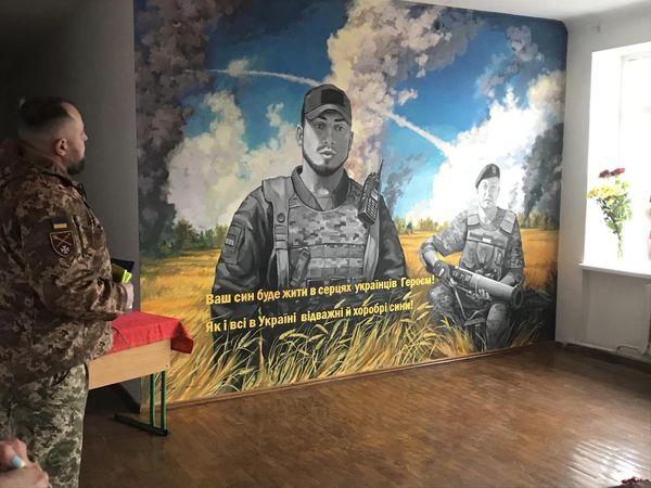 Пророчі слова старшого лейтенанта з Рівного викарбовані на муралі - фото 2