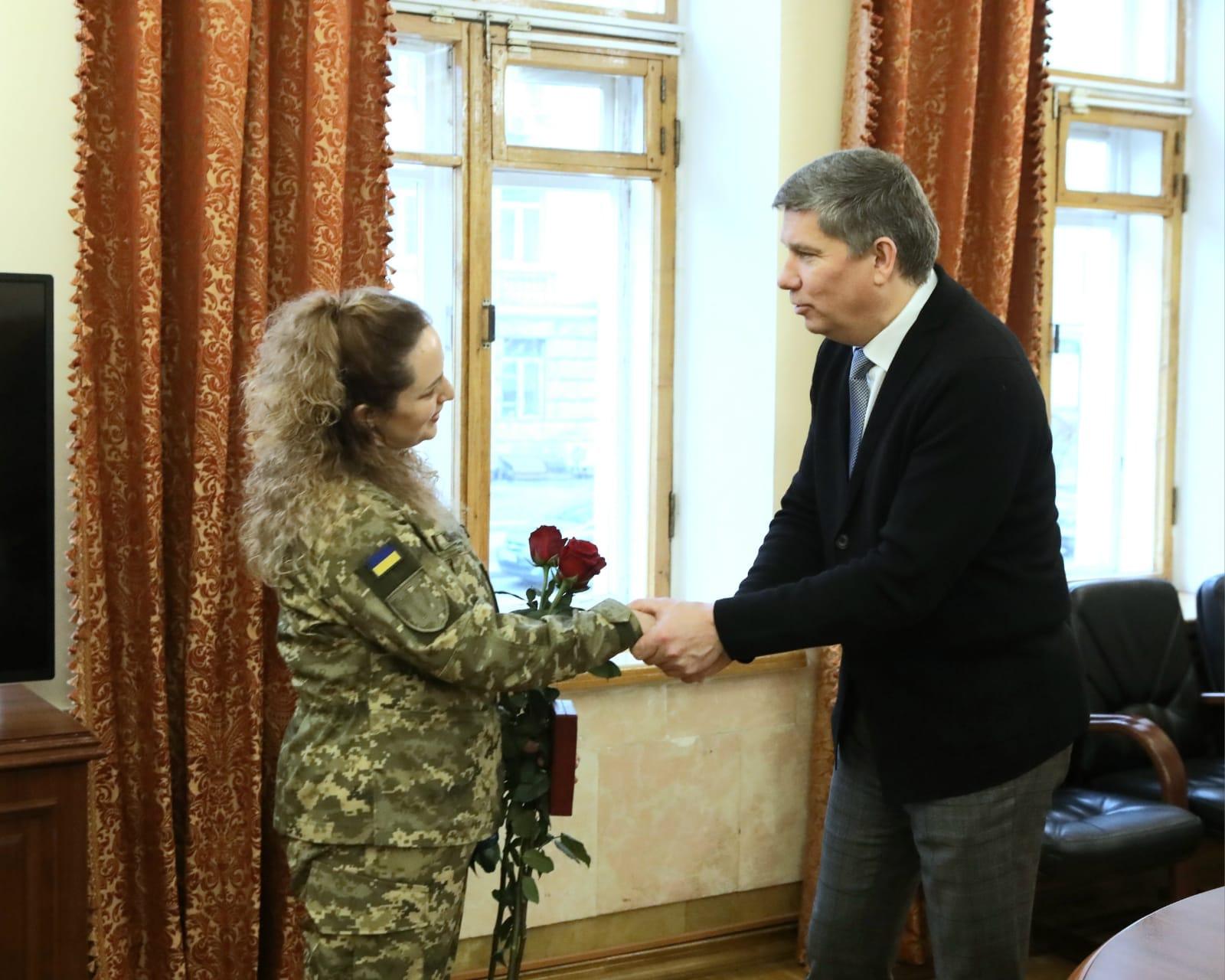 Рівненській співачці та волонтерці вручили орден Княгині Ольги