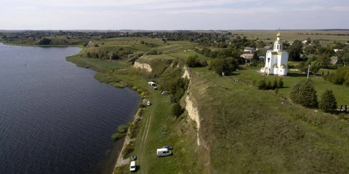 Абразійне узбережжя Хрінницького водосховища.