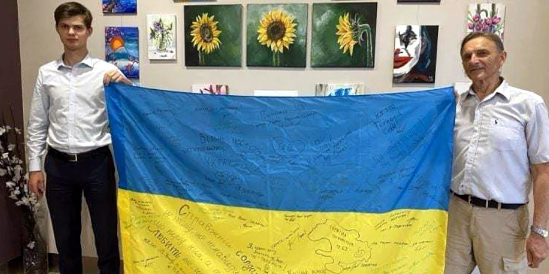 Український прапор, переданий музею.