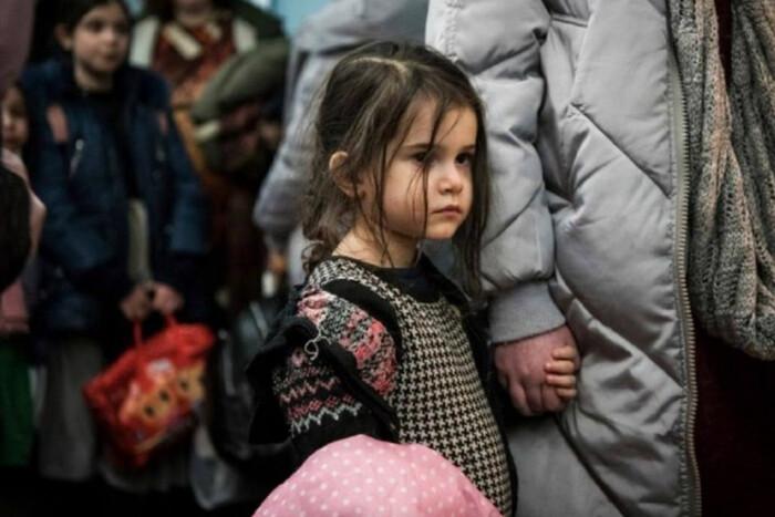 4-річна дівчинка повернулась з окупації до батька
