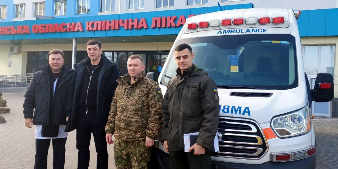 Передача карети швидкої допомоги.