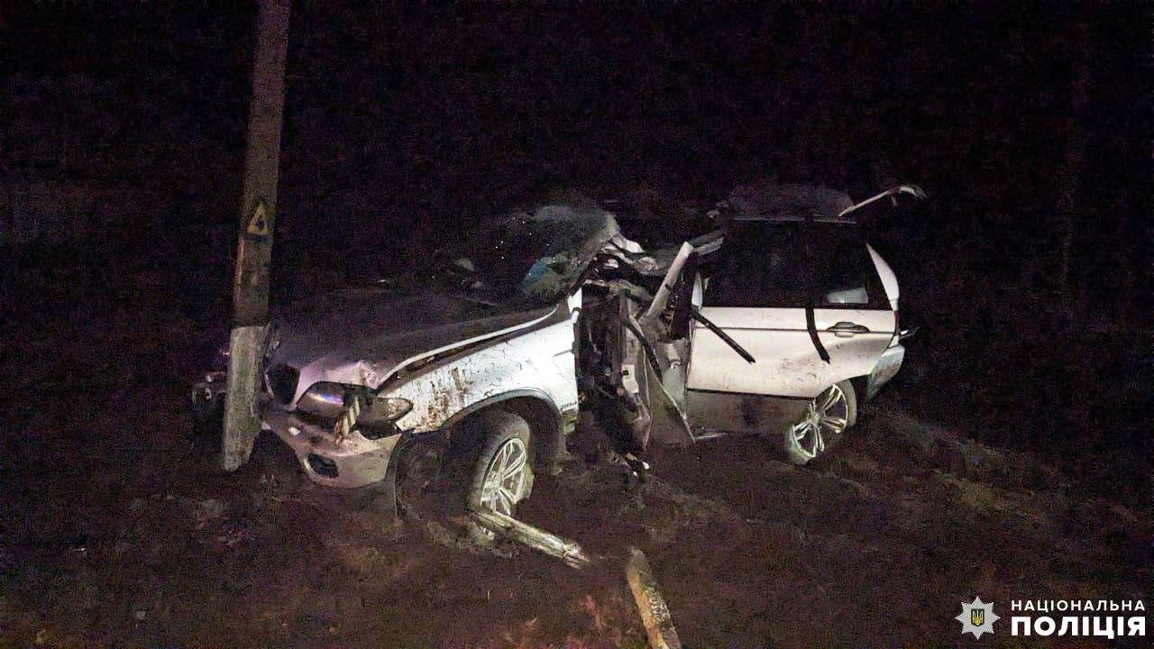 Водій авто загинув на Рівненщині, пасажири госпіталізовані