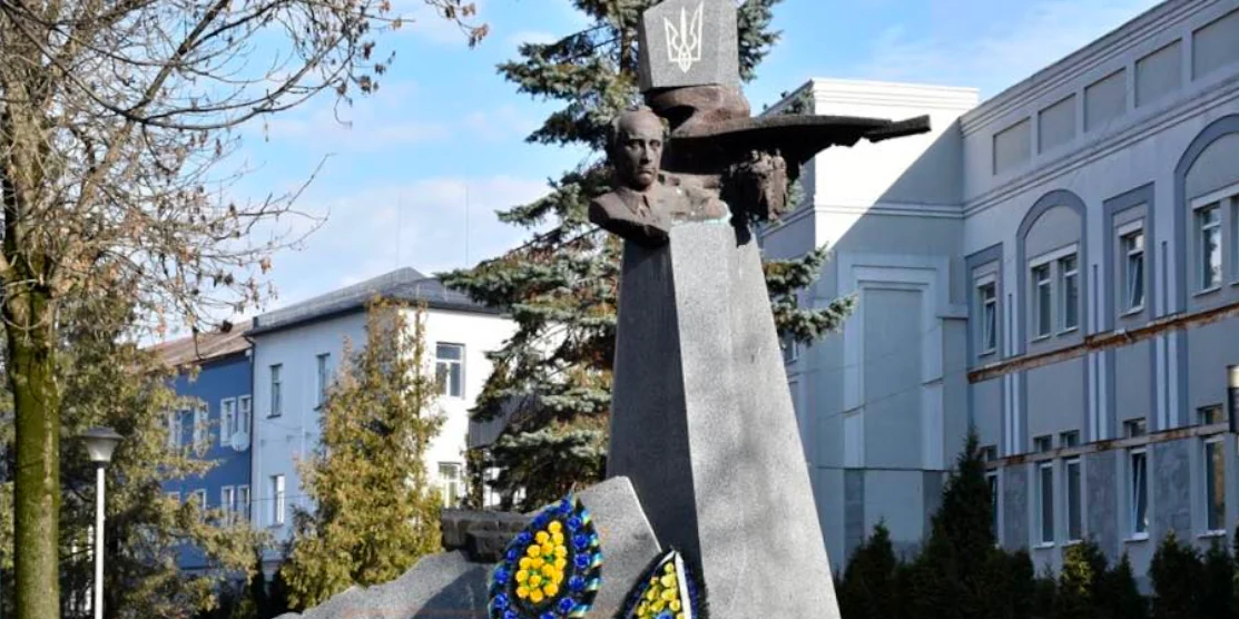 Пам'ятник Климу Савуру в Рівному.