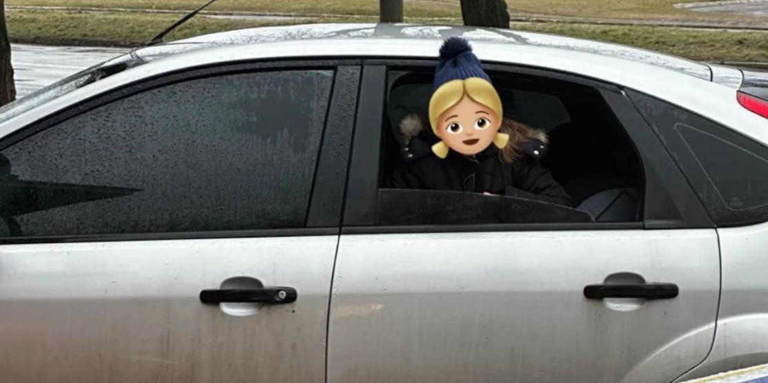 Дитина в зупиненому авто.