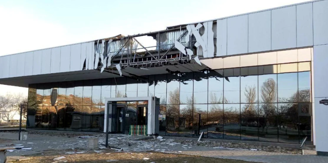 Вибух біля входу в офіс окупаційної партії «єдина росія» в Новій Каховці.