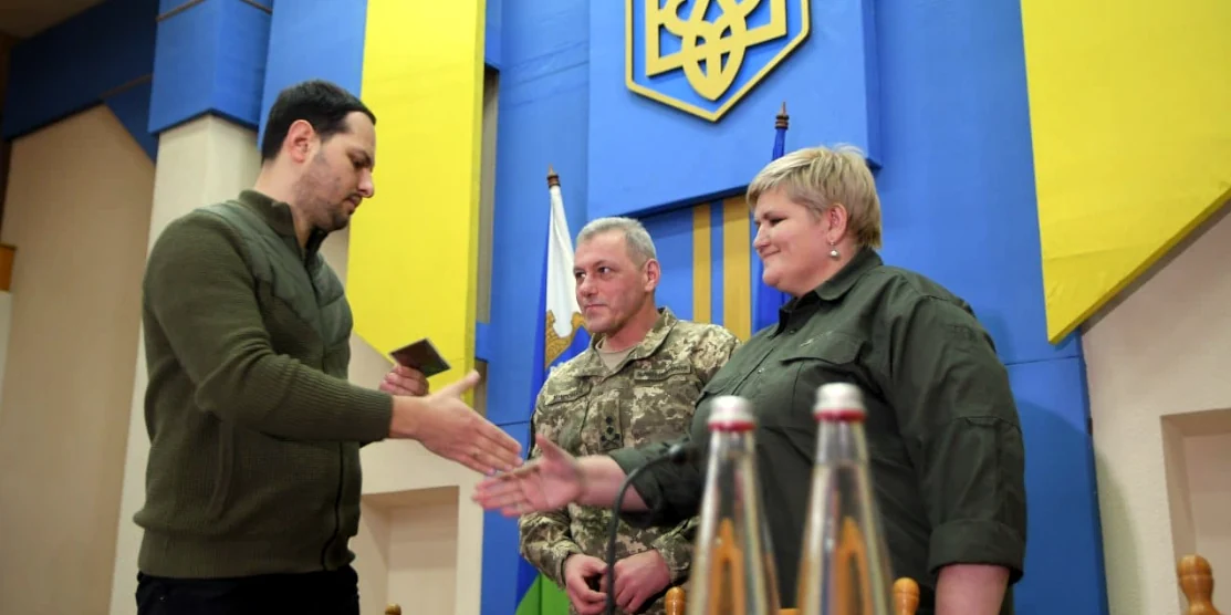 Олександр Коваль віталє Людмилу Мариніну.