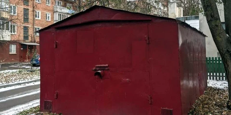 Самовільно збудований гараж.