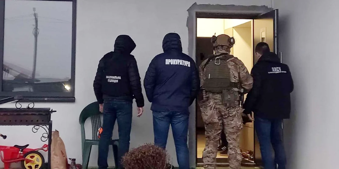 Працюють правоохоронці.