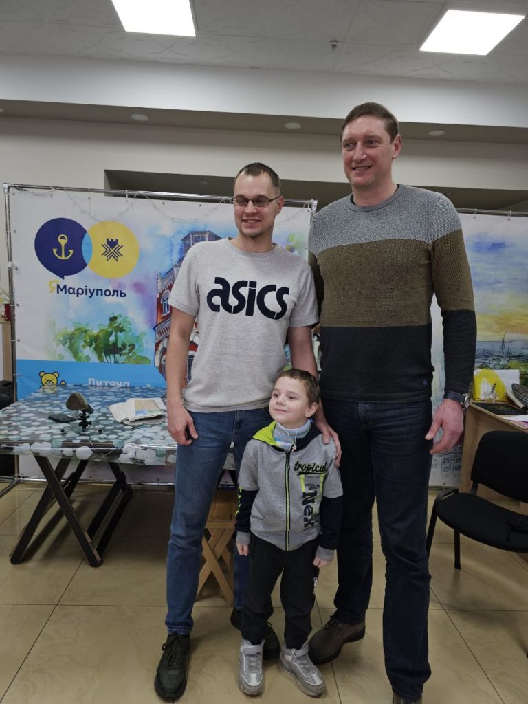 в центрі ЯМаріуполь4