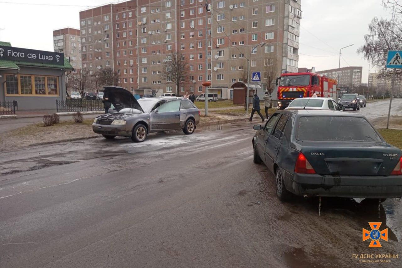 Завдяки вогнегаснику на Рівненщині вдалося врятувати автомобіль