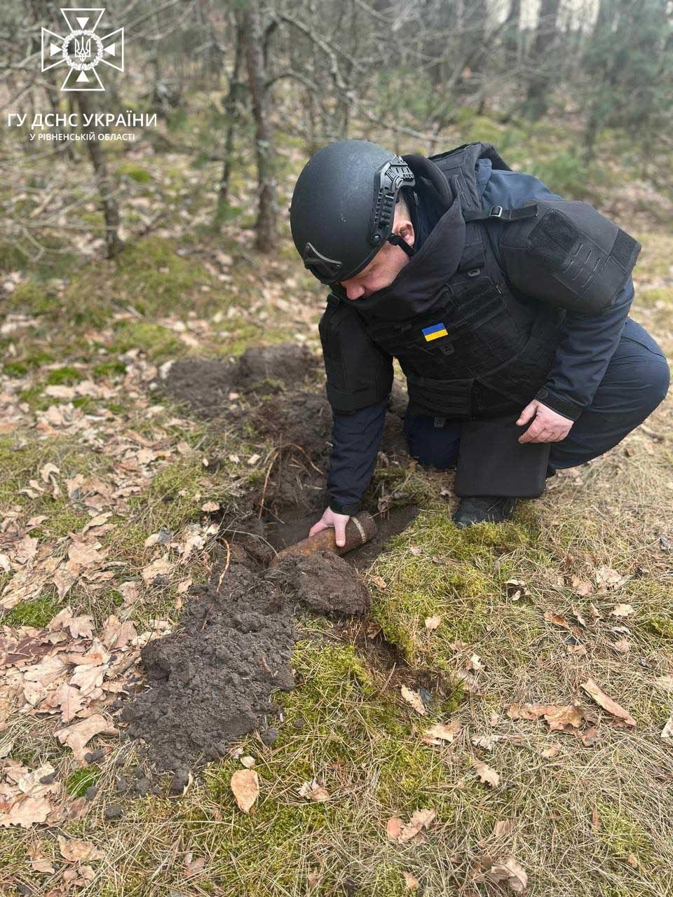 Піротехніки знищили боєприпас на Рівненщині