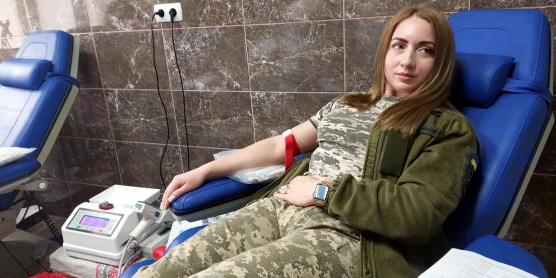 Забір крові у військової.