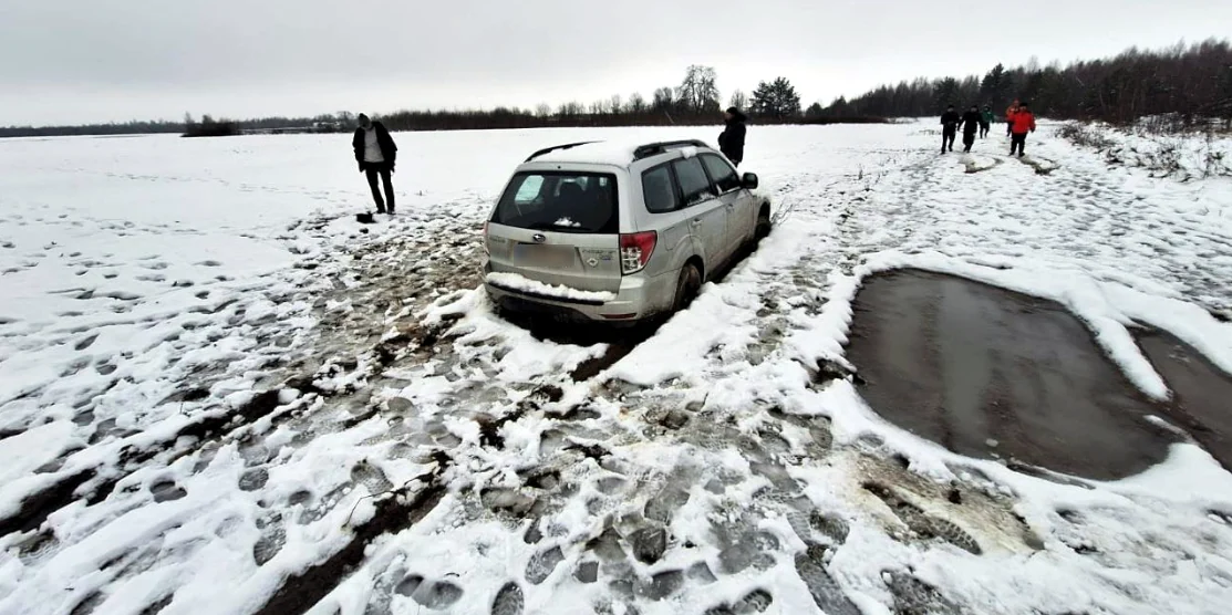 Знайдене в полі авто.