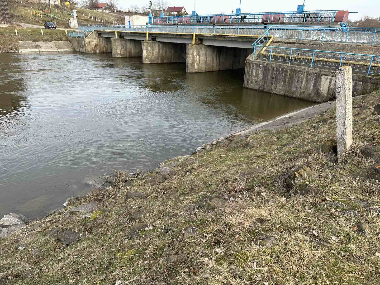 Якби річка на Рівненщині могла, вона волала б не своїм голосом: «Схаменіться!»
