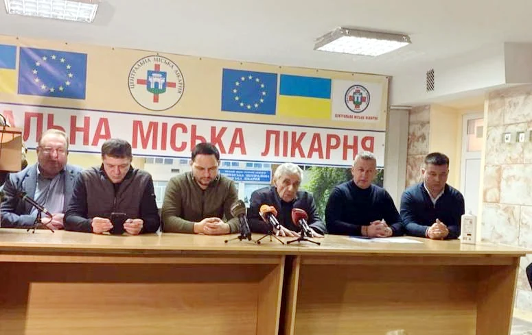 Керівники міста й області на зустрічі з колективом ЦМЛ.
