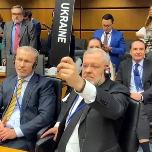 За резолюцію голосує представник України в МАГАТЕ.