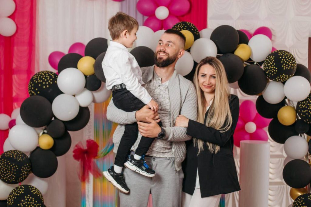 Myroslav-urianik-z-simieiu